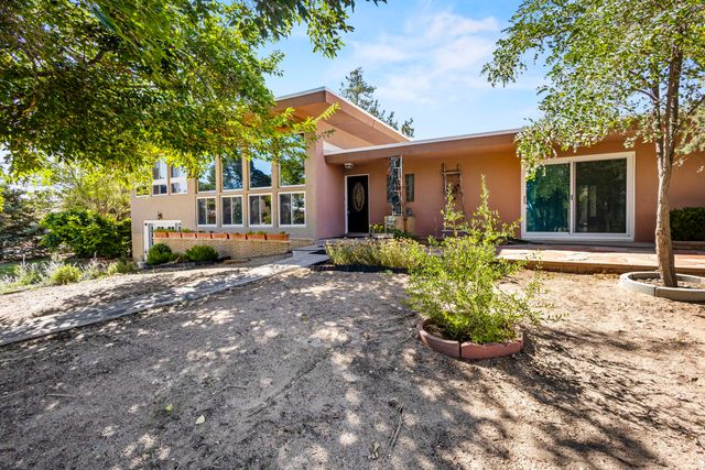 9922 COLUMBUS Circle NW, Albuquerque, NM 87114