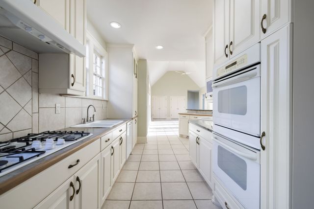 214 Lauderdale Rd, Nashville, TN 37205