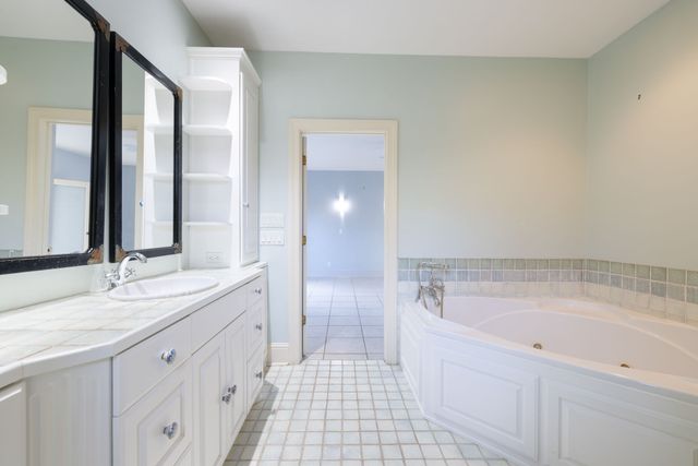 214 Lauderdale Rd, Nashville, TN 37205