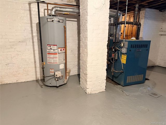 184 Cleveland Avenue, Mineola, NY 11501