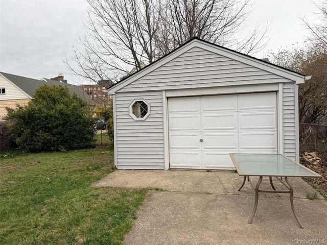 184 Cleveland Avenue, Mineola, NY 11501