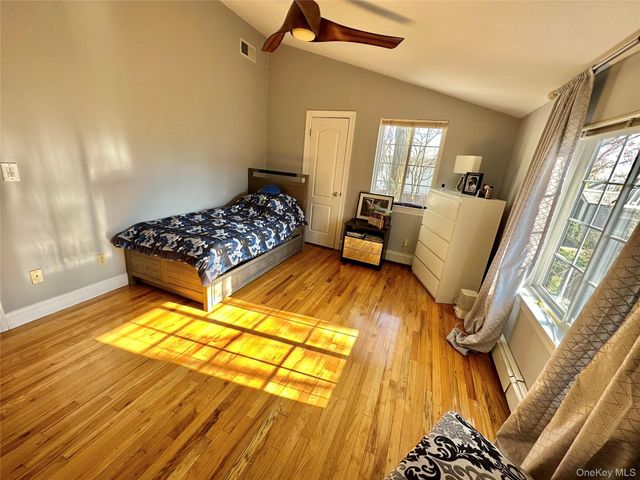 37 Hickory A, Port Washington, NY 11050