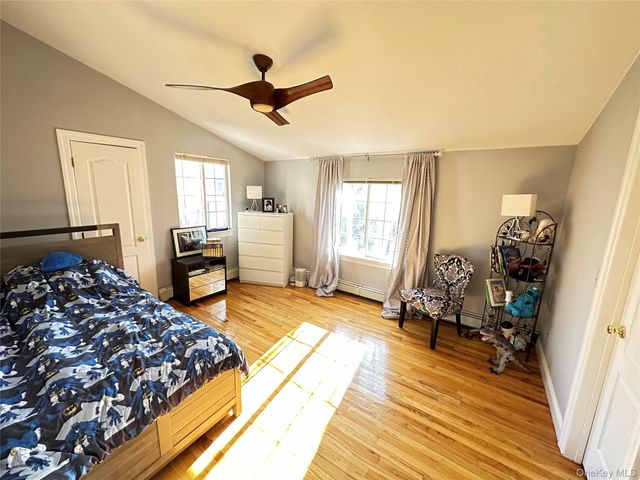 37 Hickory A, Port Washington, NY 11050