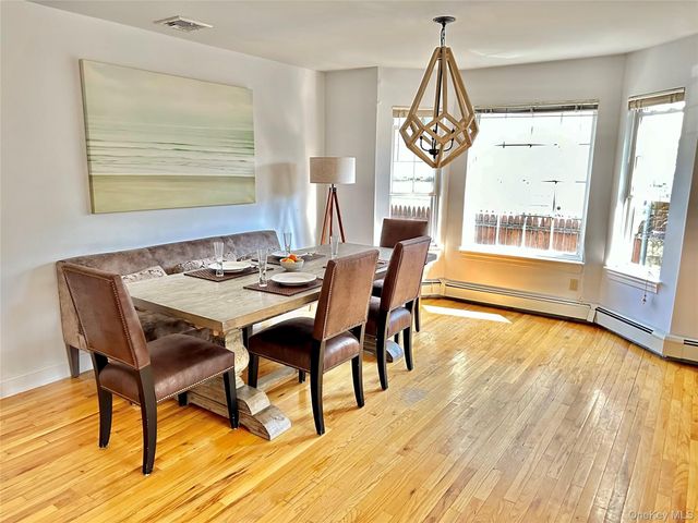 37 Hickory A, Port Washington, NY 11050