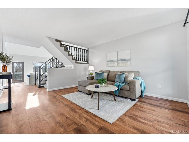 10668 W Peakview Dr, Littleton, CO 80127