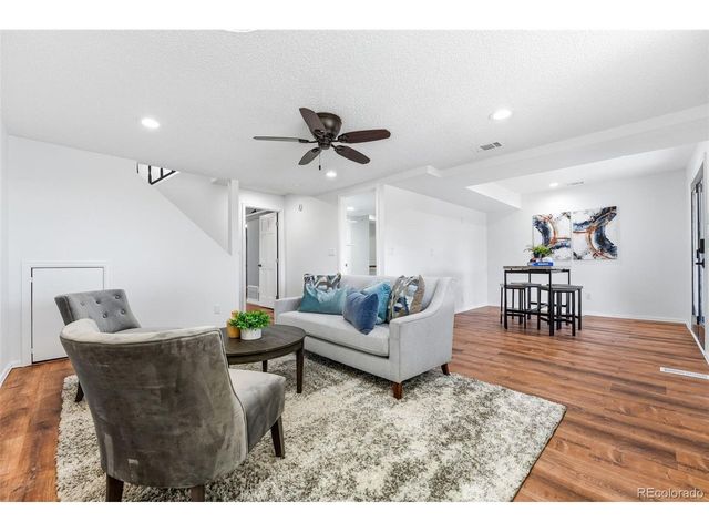 10668 W Peakview Dr, Littleton, CO 80127