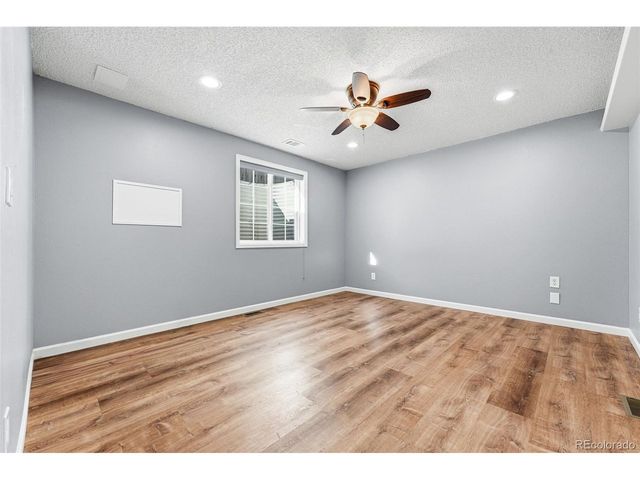 10668 W Peakview Dr, Littleton, CO 80127