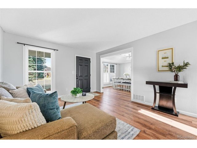 10668 W Peakview Dr, Littleton, CO 80127