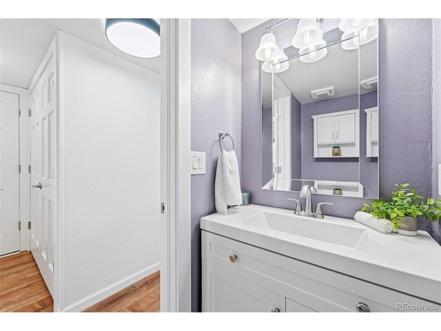 10668 W Peakview Dr, Littleton, CO 80127