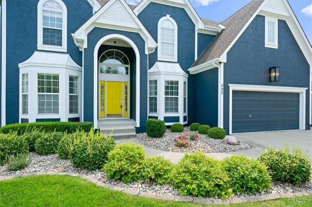 725 SW Winterwalk Lane, Lee's Summit, MO 64081