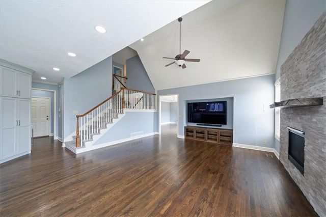 725 SW Winterwalk Lane, Lee's Summit, MO 64081