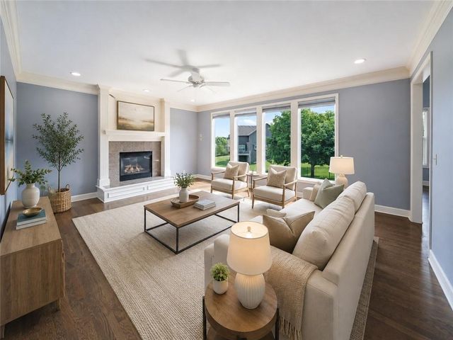 725 SW Winterwalk Lane, Lee's Summit, MO 64081