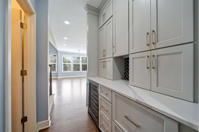 725 SW Winterwalk Lane, Lee's Summit, MO 64081