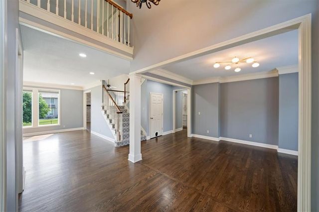725 SW Winterwalk Lane, Lee's Summit, MO 64081