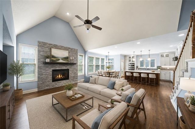 725 SW Winterwalk Lane, Lee's Summit, MO 64081