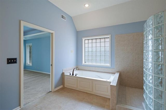 725 SW Winterwalk Lane, Lee's Summit, MO 64081