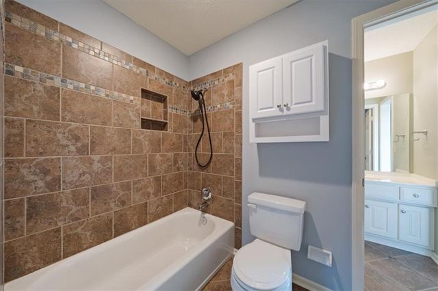 725 SW Winterwalk Lane, Lee's Summit, MO 64081