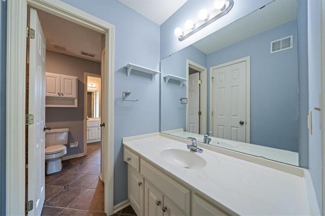 725 SW Winterwalk Lane, Lee's Summit, MO 64081