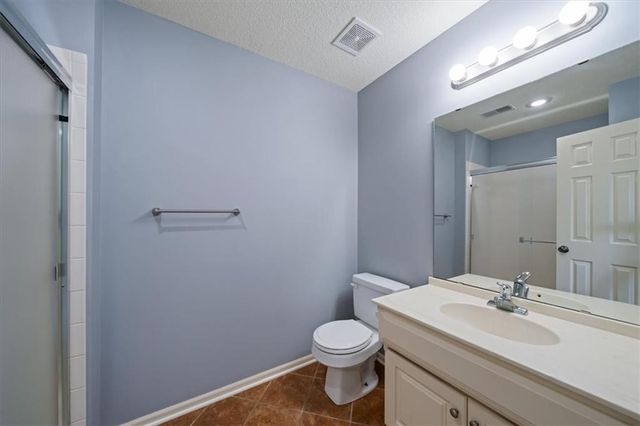 725 SW Winterwalk Lane, Lee's Summit, MO 64081