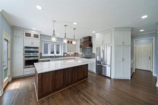 725 SW Winterwalk Lane, Lee's Summit, MO 64081