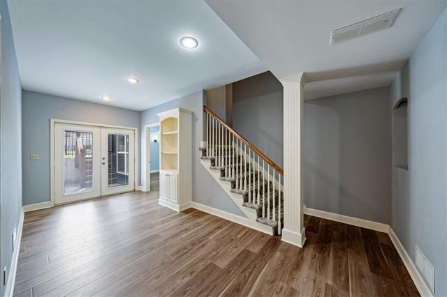 725 SW Winterwalk Lane, Lee's Summit, MO 64081