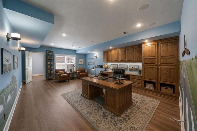 725 SW Winterwalk Lane, Lee's Summit, MO 64081