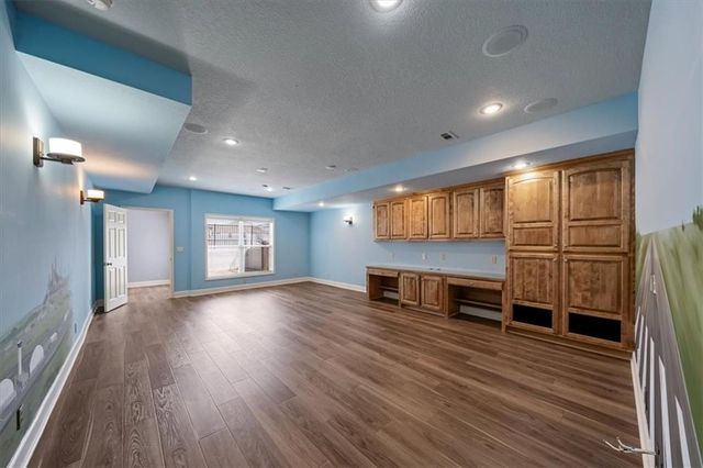 725 SW Winterwalk Lane, Lee's Summit, MO 64081