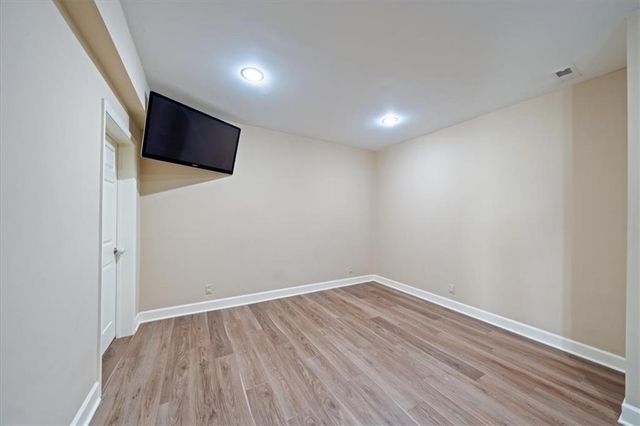 725 SW Winterwalk Lane, Lee's Summit, MO 64081