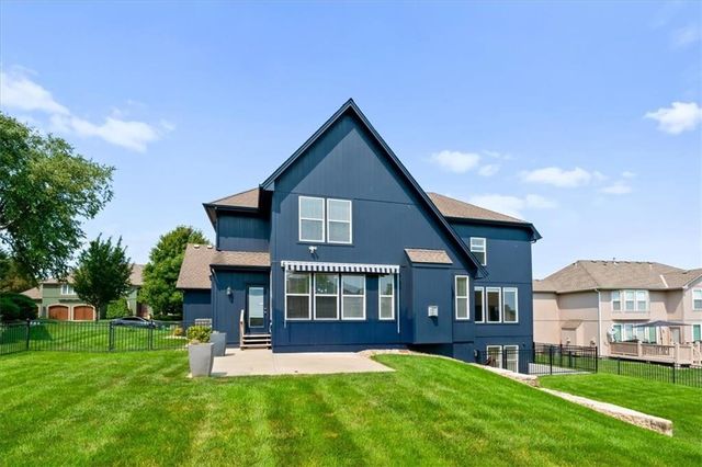 725 SW Winterwalk Lane, Lee's Summit, MO 64081