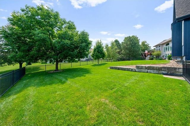 725 SW Winterwalk Lane, Lee's Summit, MO 64081