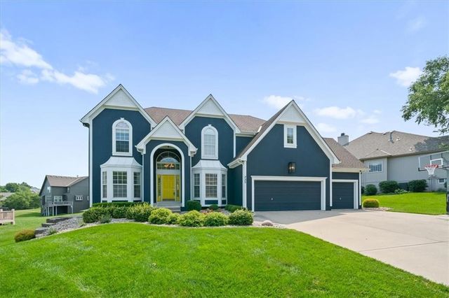 725 SW Winterwalk Lane, Lee's Summit, MO 64081