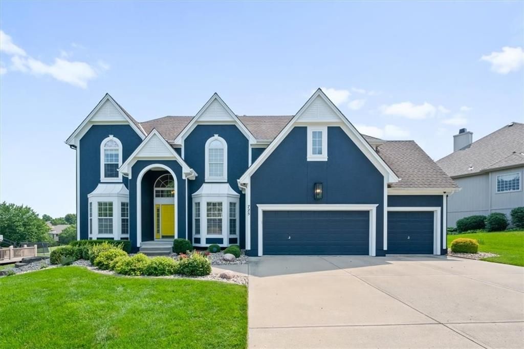 725 SW Winterwalk Lane, Lee's Summit, MO 64081