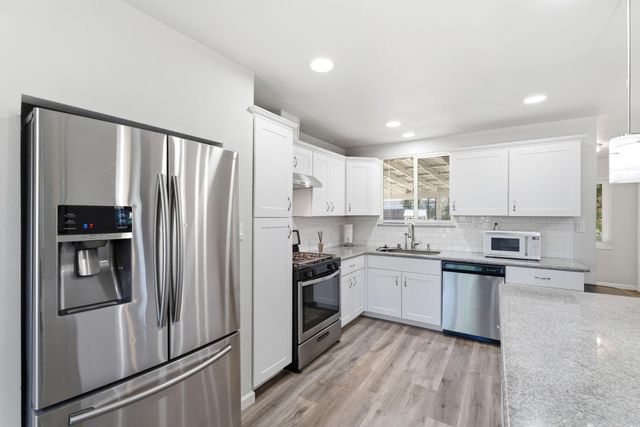 1630 N Delno Avenue, Fresno, CA 93705