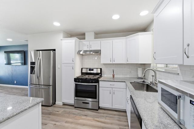 1630 N Delno Avenue, Fresno, CA 93705