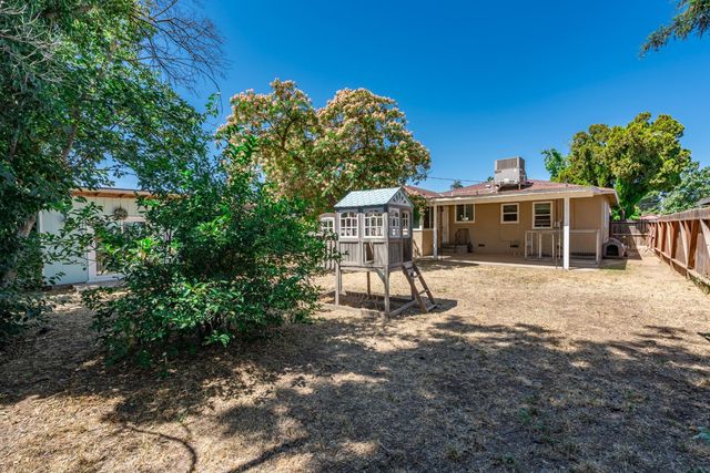 1630 N Delno Avenue, Fresno, CA 93705