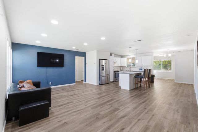 1630 N Delno Avenue, Fresno, CA 93705