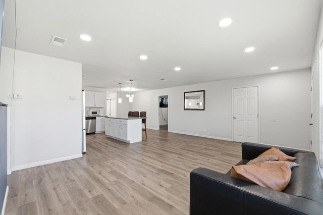 1630 N Delno Avenue, Fresno, CA 93705