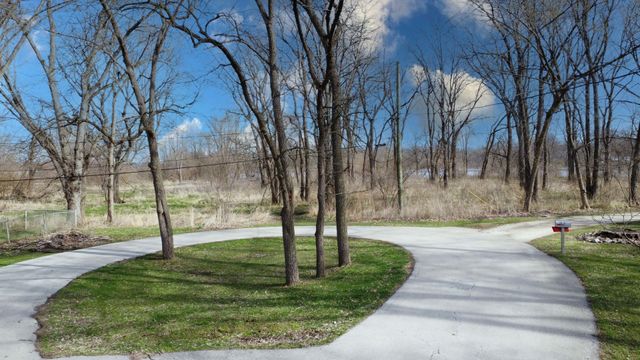 2775 E Riverview Drive, Kankakee, IL 60901