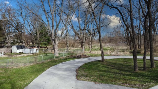 2775 E Riverview Drive, Kankakee, IL 60901