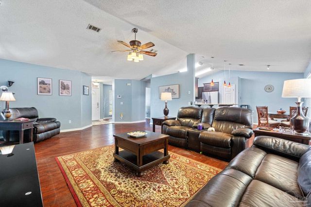 2140 Jarrod Dr, Cantonment, FL 32533