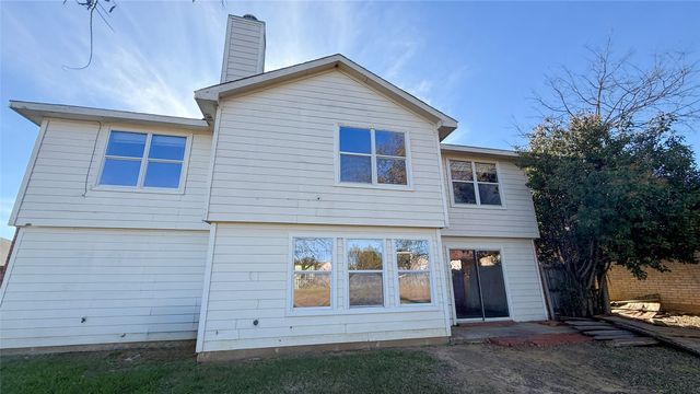 7105 Lake Roberts Way, Arlington, TX 76002