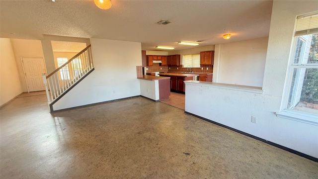 7105 Lake Roberts Way, Arlington, TX 76002