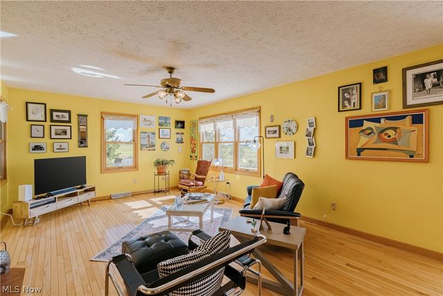 5174 Oakhill Street, Louisville, OH 44641