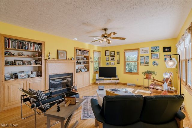 5174 Oakhill Street, Louisville, OH 44641