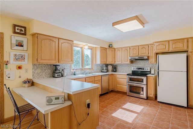 5174 Oakhill Street, Louisville, OH 44641