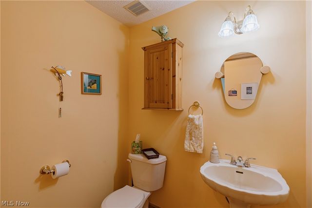 5174 Oakhill Street, Louisville, OH 44641