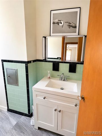 910 George Urban Boulevard, Cheektowaga, NY 14225