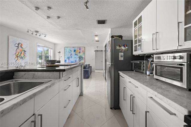 802 Euclid Ave 305, Miami Beach, FL 33139