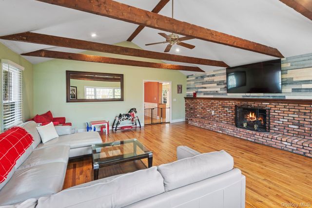 10 Old Route 25A, Northport, NY 11768