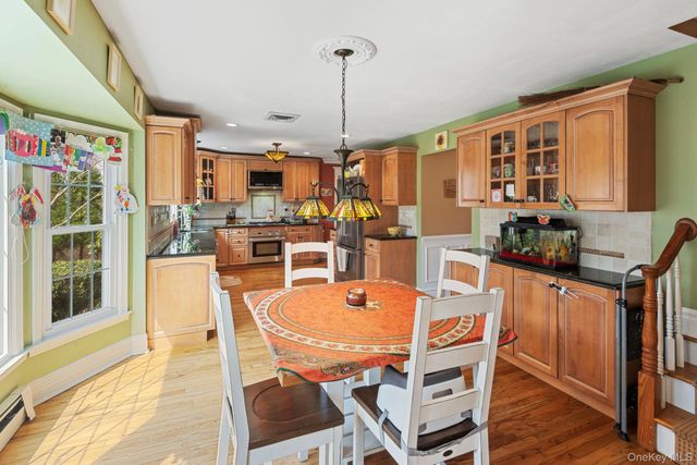 10 Old Route 25A, Northport, NY 11768
